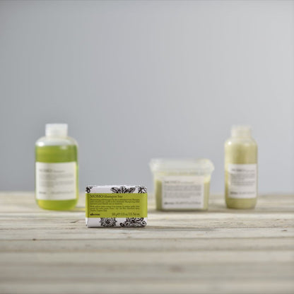 Davines MOMO Shampoo Bar & Case: Moisturizing Solid Shampoo for Dry or Dehydrated Hair